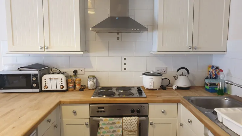 Avondale St // 2 Bed Student Flat // Aug 2026 - Image 5